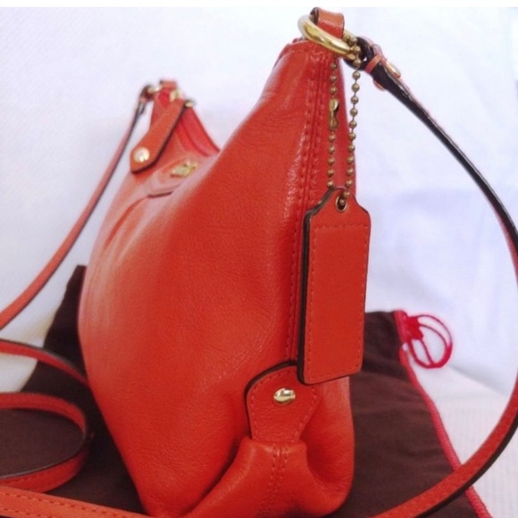 EUC Vintage Coach Ashley Mini Leather Swingpack in Persimmon Red - Picture 4 of 8